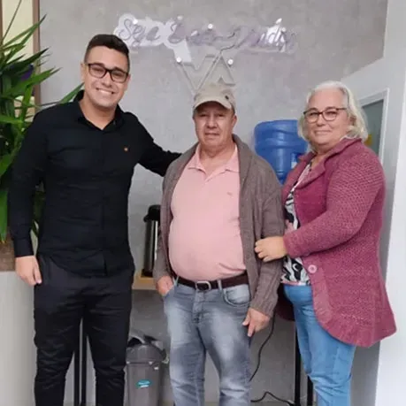 Família fechando negócio na unidade Vaapty